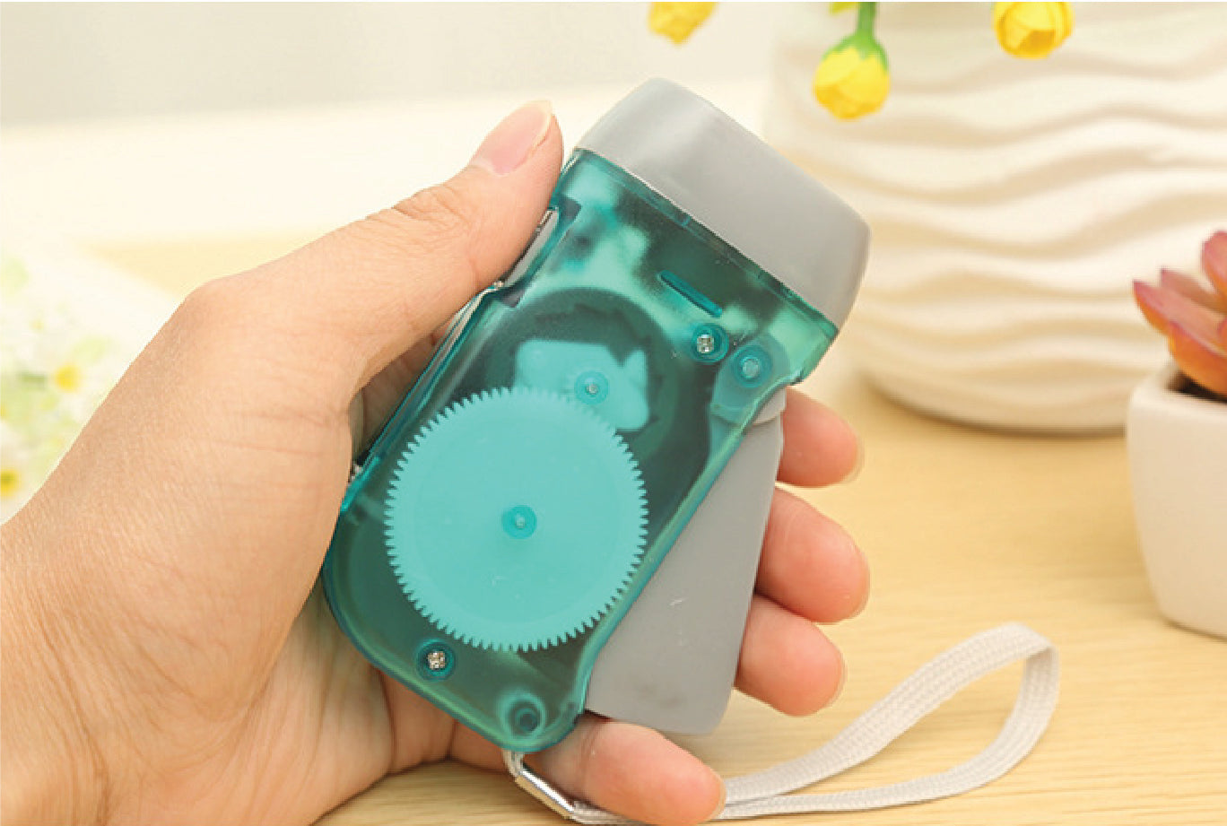 401TN Lume Hand Crank Flashlight